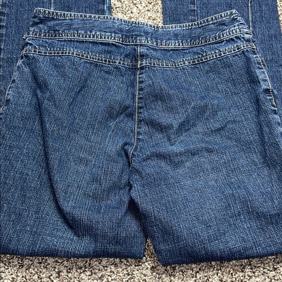 Kenneth Cole New York mid rise flare jeans size 8 - Picture 3 of 5